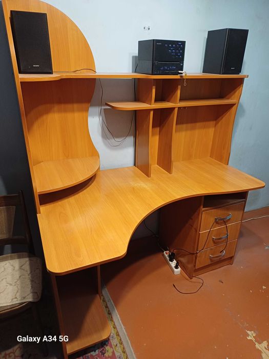 Продам компьютерный стол