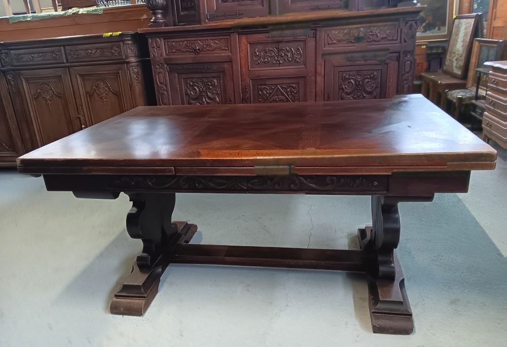 Антикварен комплект - бюфет, разтегателна маса и шест стола