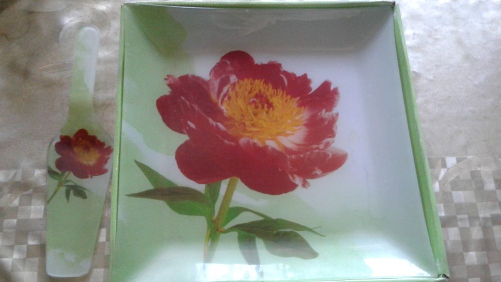 блюдо тортница