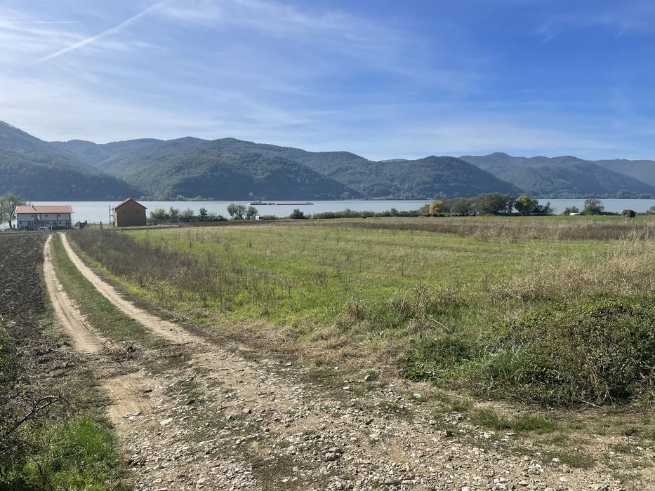 Vand teren cu iesire la Dunare