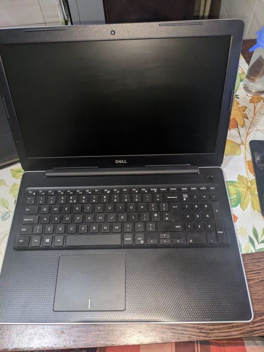 Laptop Dell și Lenovo și Asus