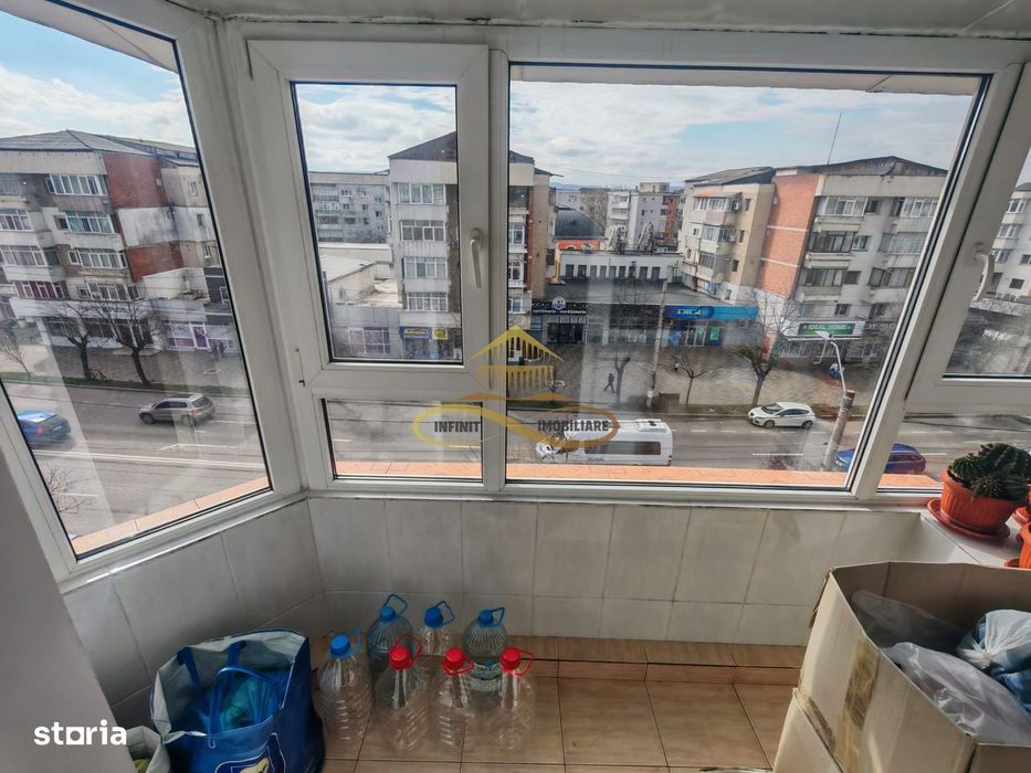 Vand apartament 3 camere decomandate – zonă Ștefan cel Mare