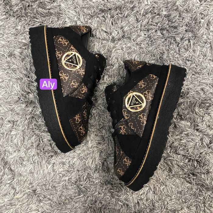 Adidasi guess cu saculet!38!39!40!41