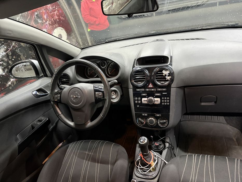 Vând opel corsa D