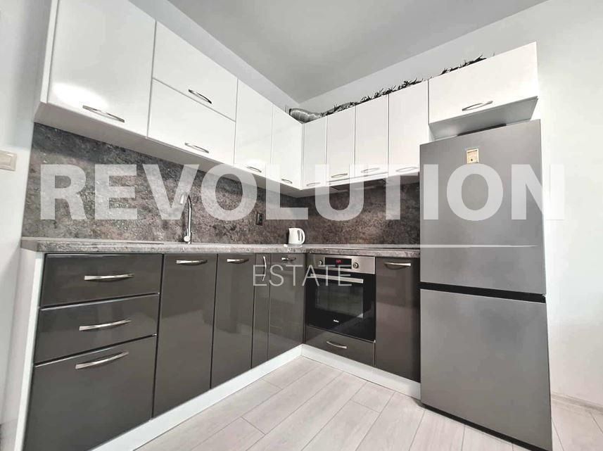 Дава се под наем Тристаен апартамент в Варна, Колхозен пазар - 90 кв.м за 500 € - Снимка #1