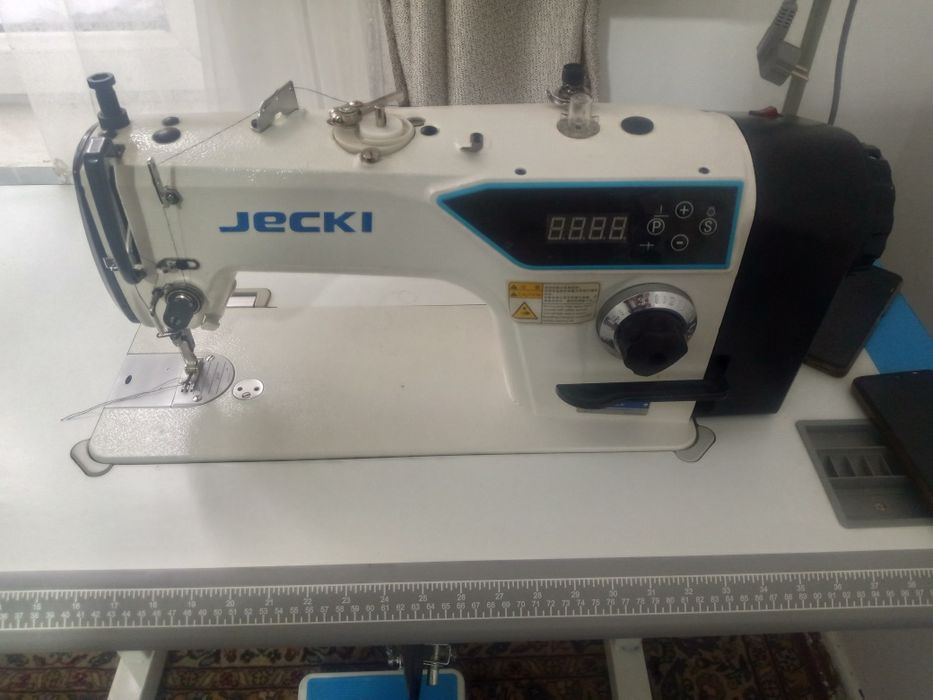 Швейная машина '  "Jecki"  полуавтомат