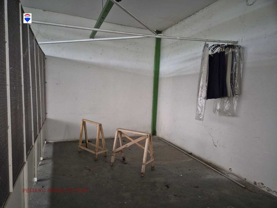 Дава се под наем Промишлена сграда в с. Смирненски, Област Русе - 1240 кв.м за 1150 € - Снимка #2