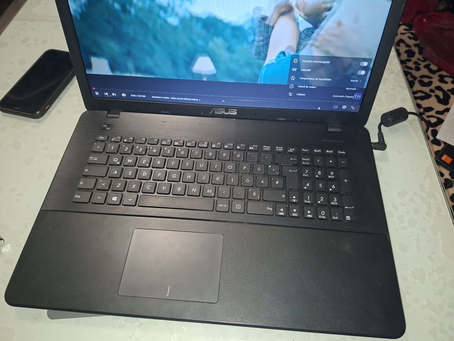 Asus X751, display mare 17", Intel Quad Core, 8 gb ram, 750 gb HDD, baterie ok