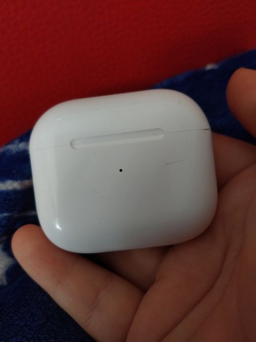 Airpodsuri noi si bune