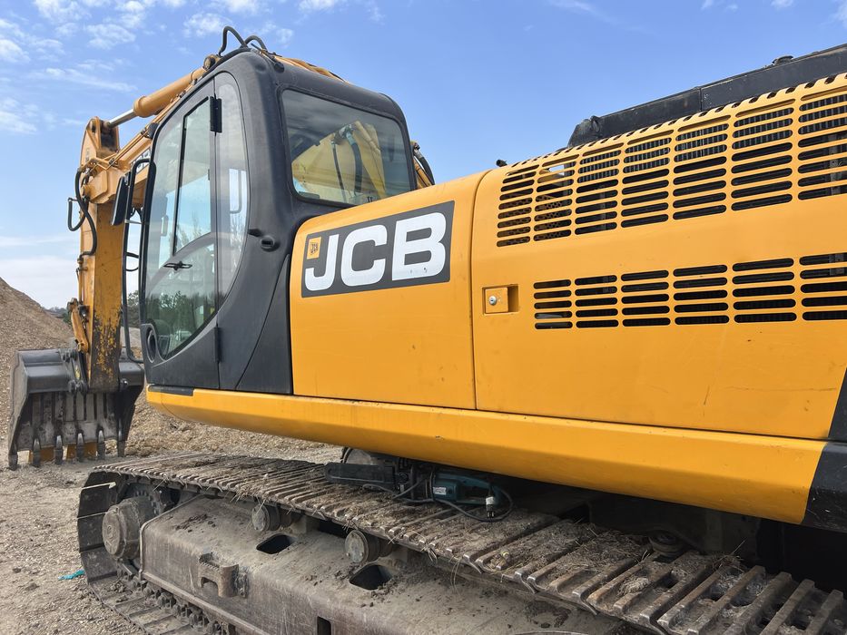 Dezmembrez excavator jcb 330