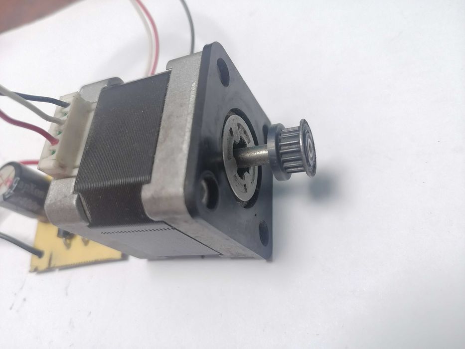 Generator eoliana cu punte si condensator proiecte scoala