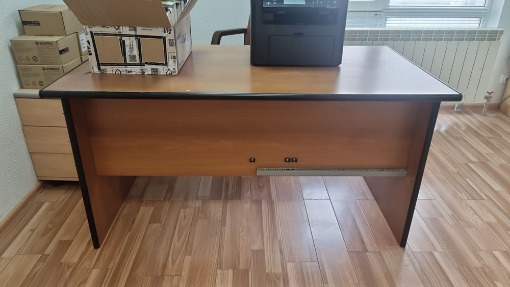 Продам стол прямоугольный