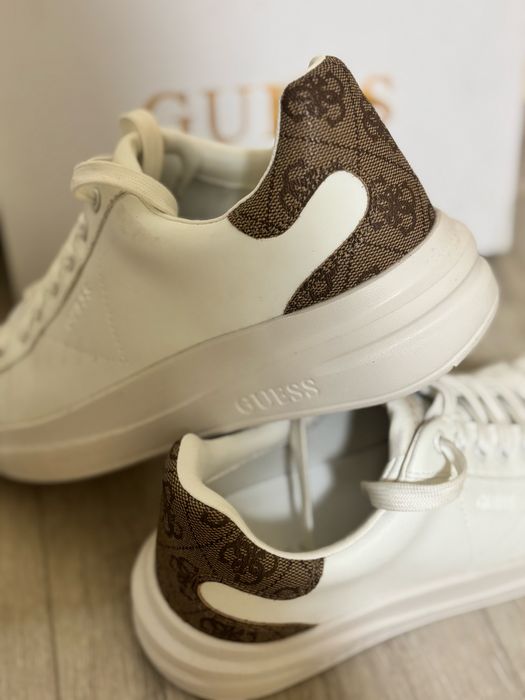 Оригинални маратонки Guess