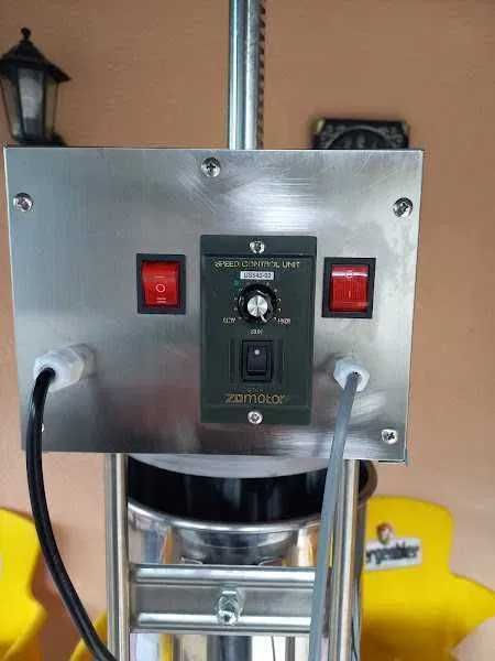 masina de umplut carnati sprit aparat hidraulic 15 litri -italy nou silgilat ,malaxor de carne 40 litri  cuva basculabila putere 3 kw trifazat