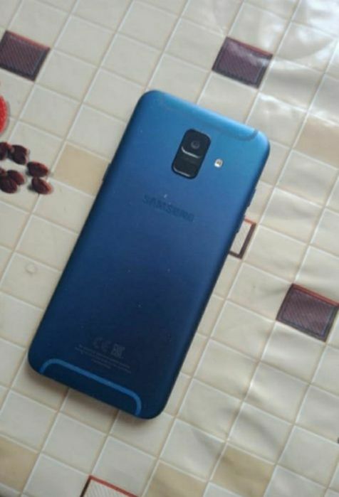 Самсунг а6 2018года продам