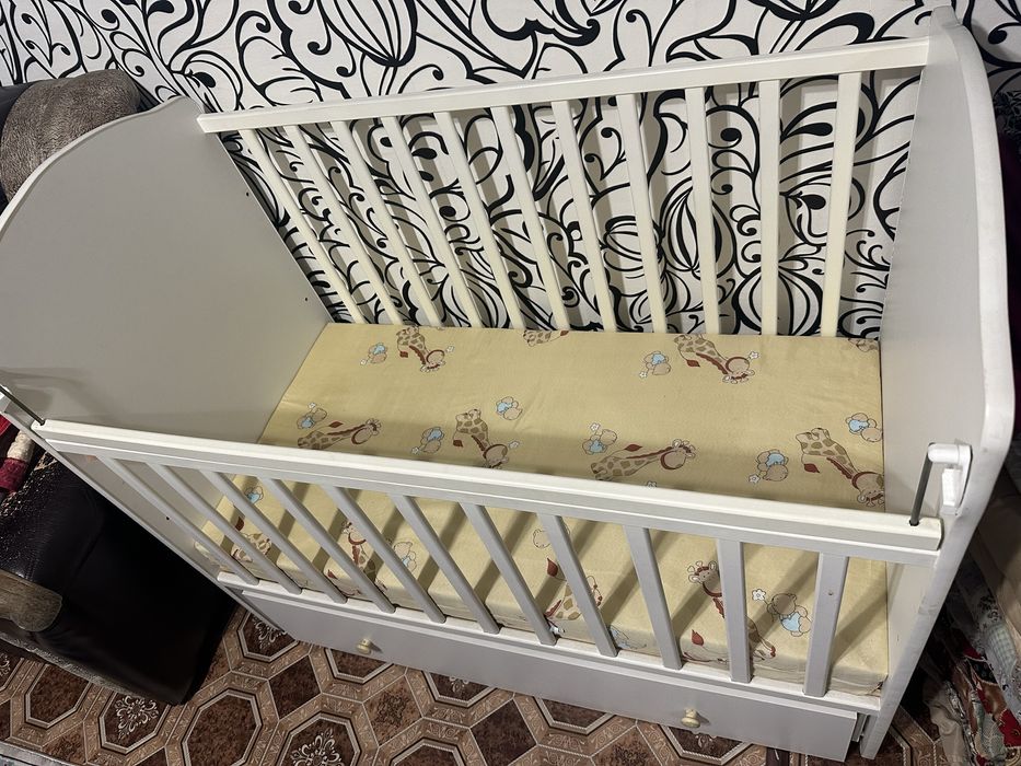 Детская кроватка