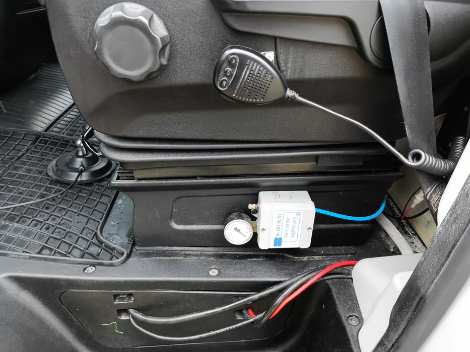 vand sau schimb Iveco daily se conduce cu B, 3.0 automata 180cp perne aer AC sirocou pat rabatabil