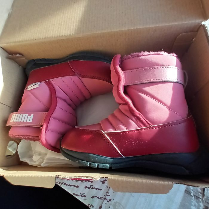 Продавам детски боти