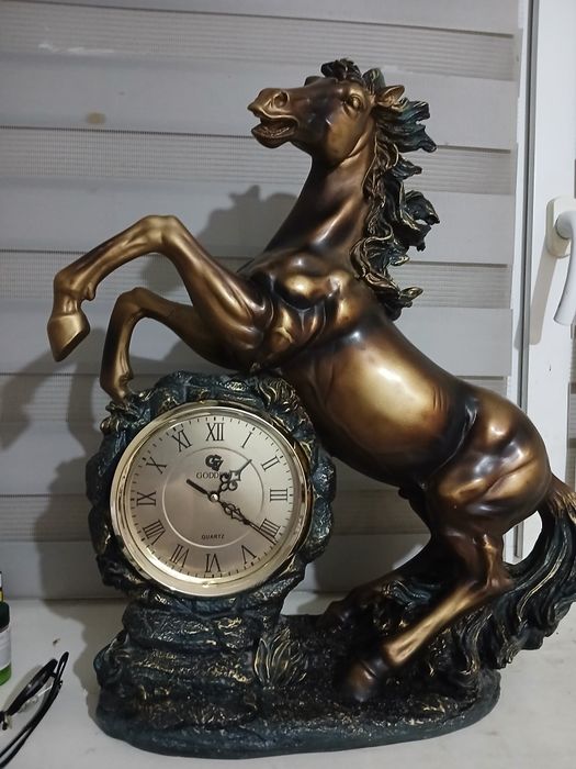 Продам часы настольный