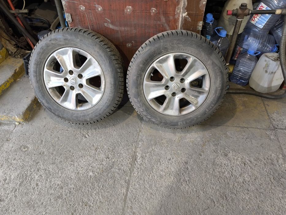 Продам шины шипованные на дисках 2шт