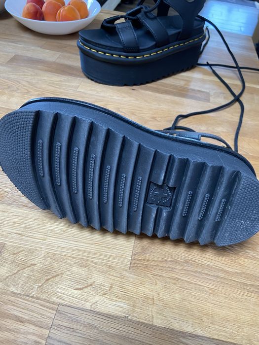 Sandale de vara cu sireturi si  platforma inalta Dr.Martens nr 36