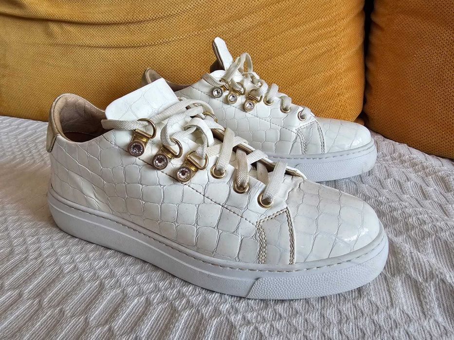 Италиански лачени кецове