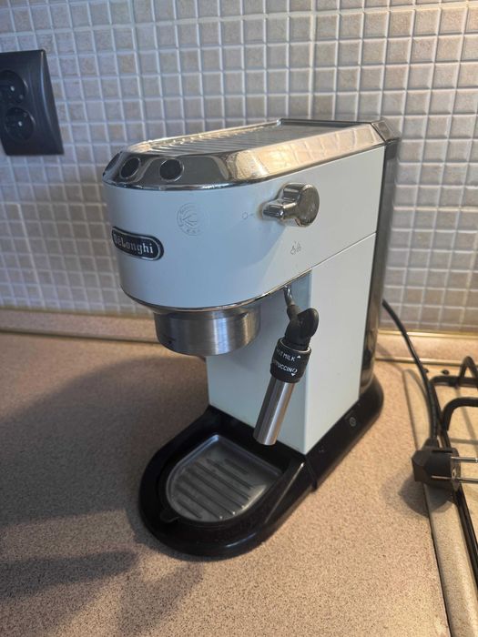 Espressor DeLonghi Dedica – stare foarte bună, compact