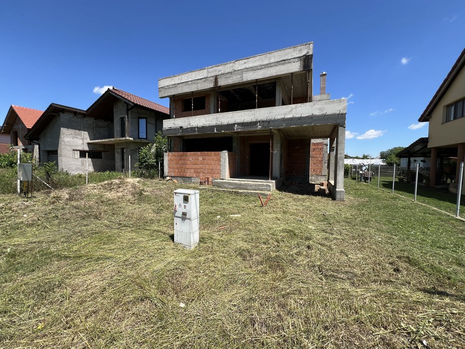Casa individuala la roșu P+1E, 215mp utili, 994mp teren  Peciu Nou