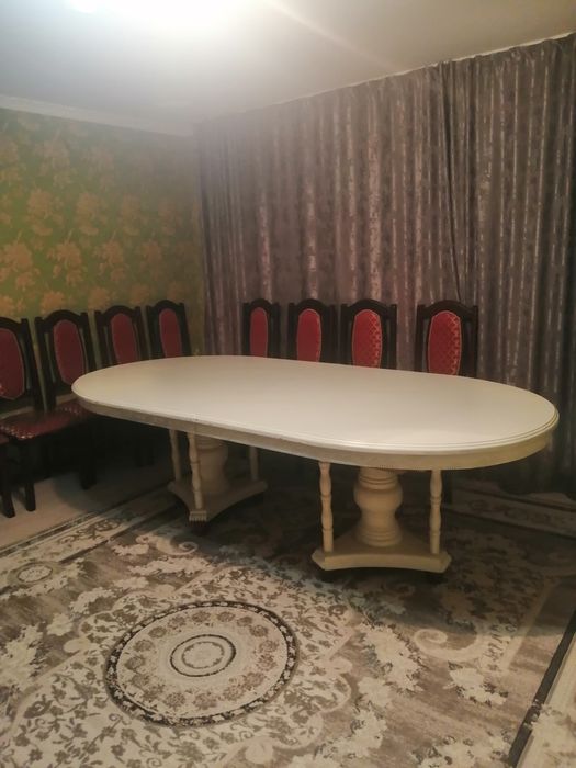 Стол без стульев