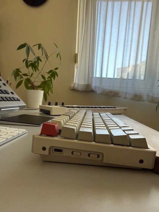 Keychron K8 Retro + palm rest + mods