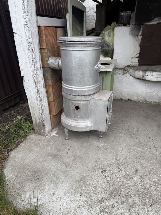 Vind Soba veche din fonta