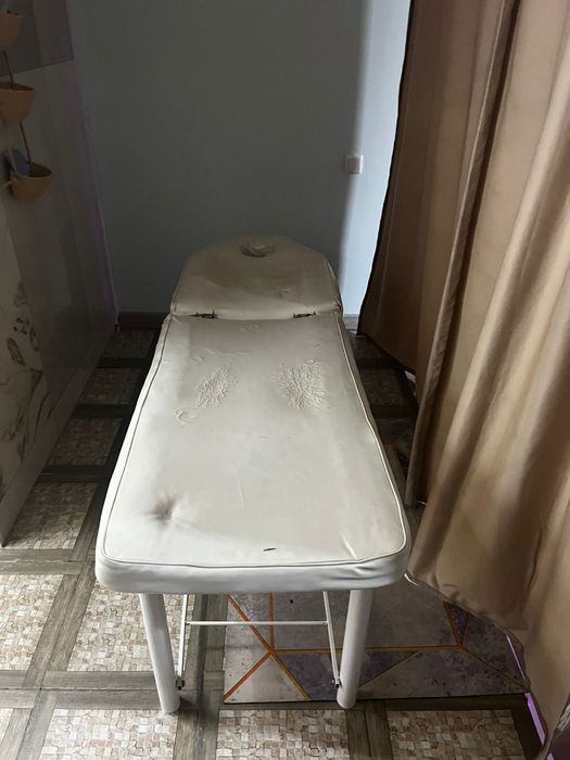 Продам кушетку, массажная,прочная.