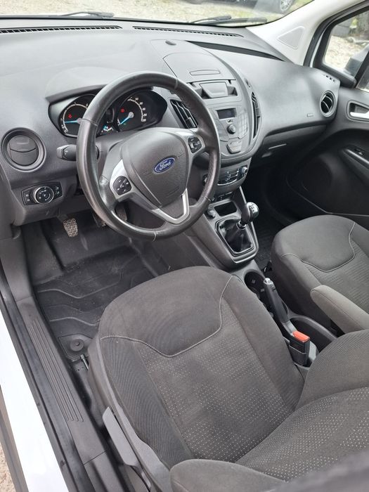 Ford transit courier 2020
