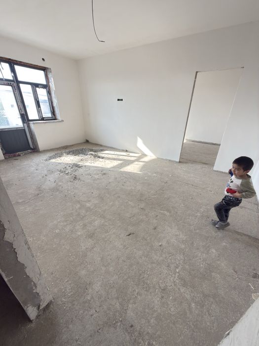 Etaj sotiladi manzil toshloq porkratura oldida