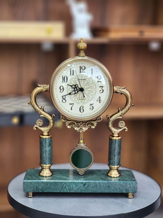 Часы настольные  цветы зелёный европейский