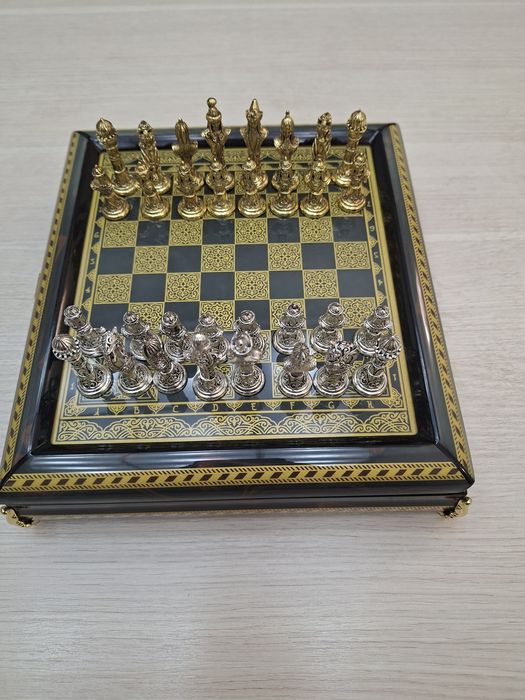 Продаю сувенирные шахматы