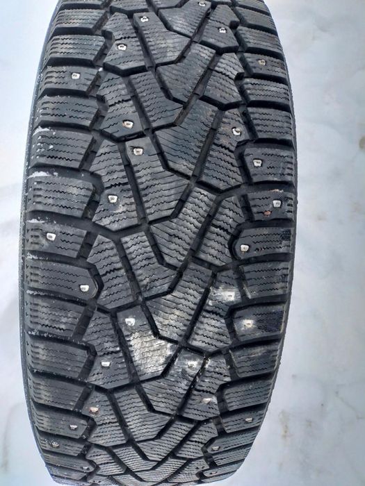 Продам порог правый на Hundai и облицовки лвери и крыши тайоты каролла