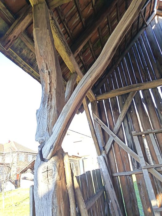 Lemn vechi de peste 100 de ani