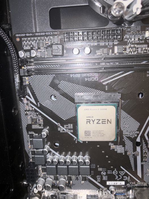 Vand procesor amd Ryzen 5 2400G