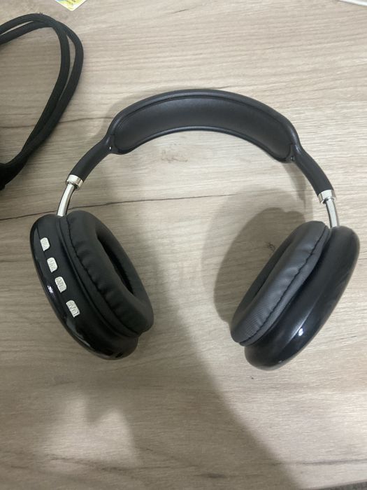 Продаю наушники P-9