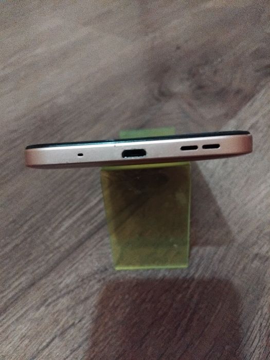 Телефони за части