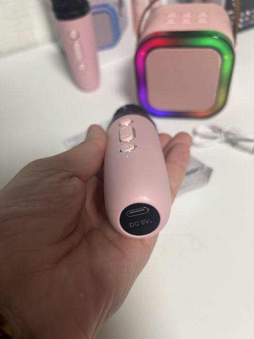 Караоке колонка с два микрофона, LED светлини и Bluetooth