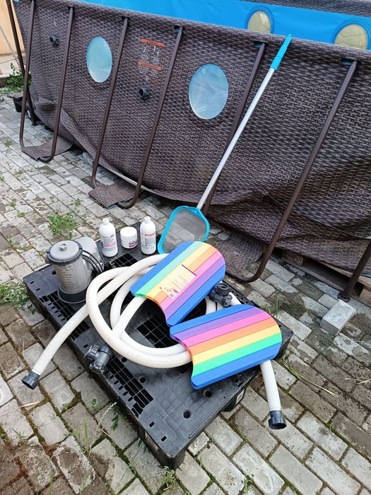 Vând piscină supraterană