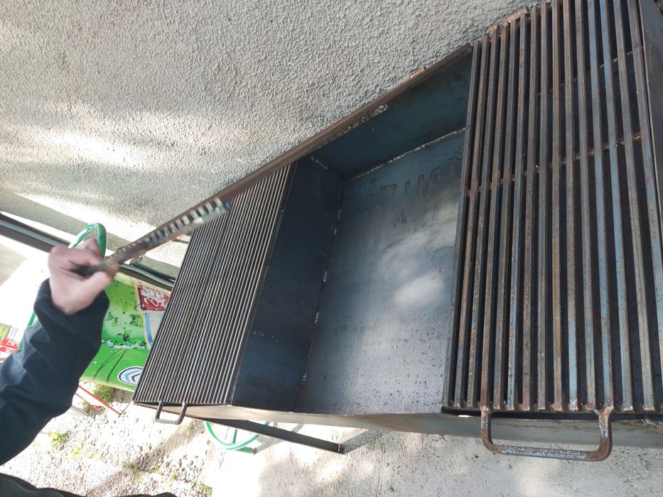 Професионална Скара на Дървени Въглища ървени