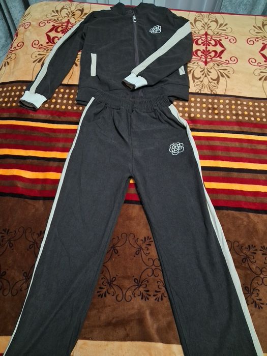 Продам спортивный костюм