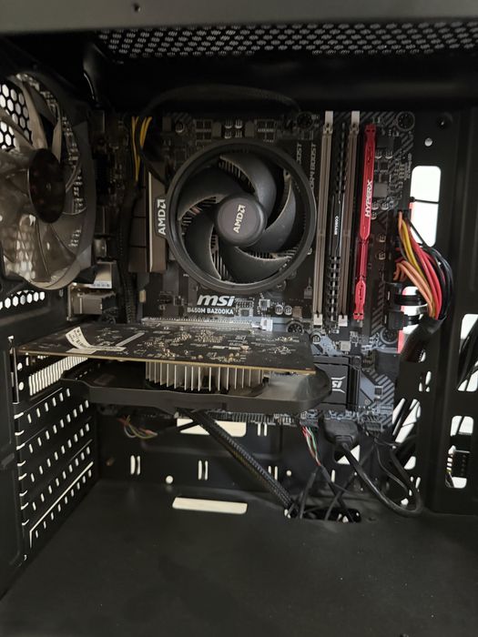 Vand pc de gaming usor sau office