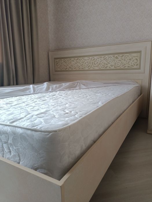 Двухспальная кровать