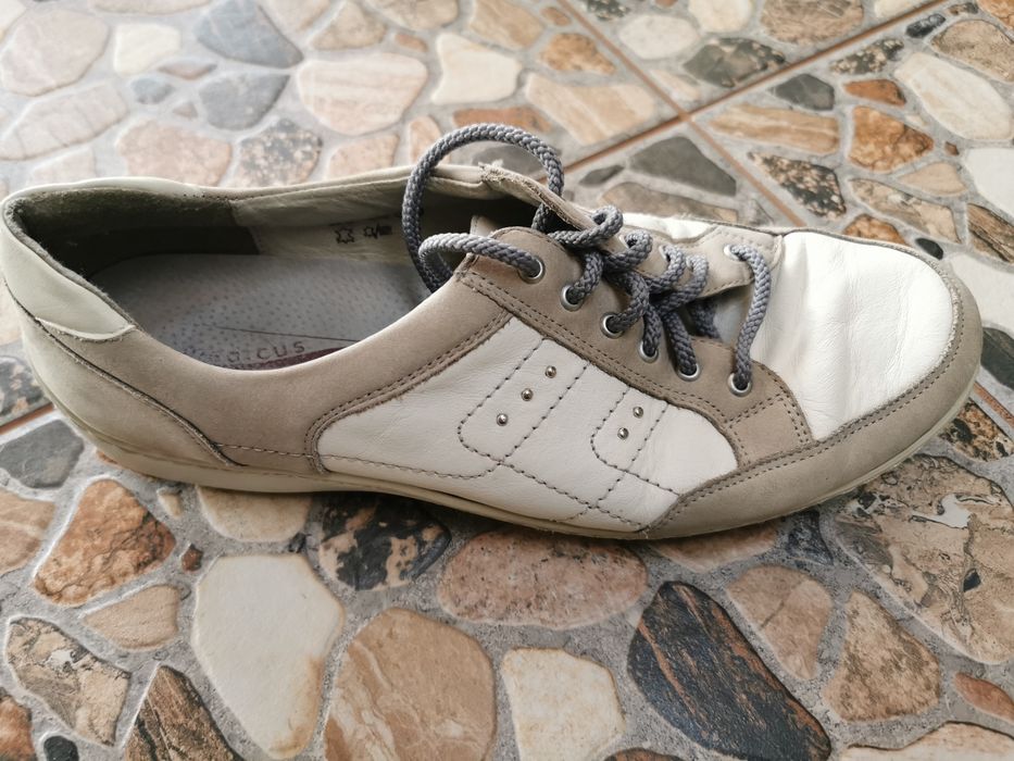 Adidași..diverse modele..