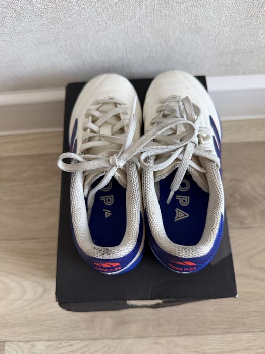 Продам сороконожки! Адидас оригинал!