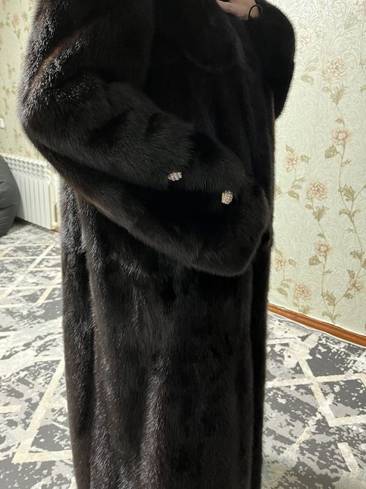 Продам шубу норковую.